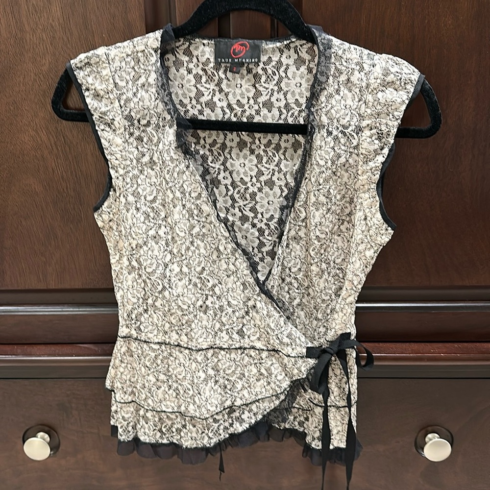 Vintage floral white lace top (sz small)